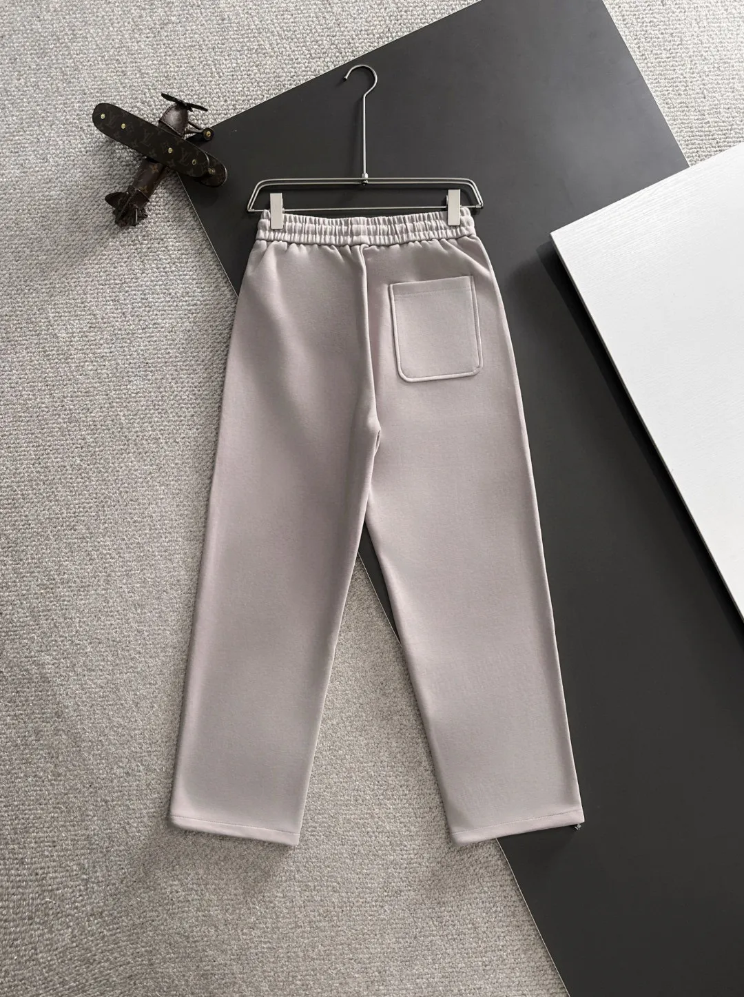 ， （ ， ） Logo Black White （ ） ：Black Gray Light Gray Dark Gray Size 29-36